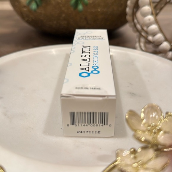 14.8ML. RESTORATIVE EYE TREATMENT BY ALASTIN SKINCARE - Picture 4 of 4